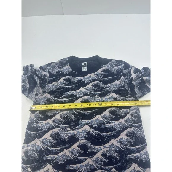 UNIQLO Mens Tshirt Blue M Hokusai Blue Great Wave Off Kanagawa - Picture 4 of 5